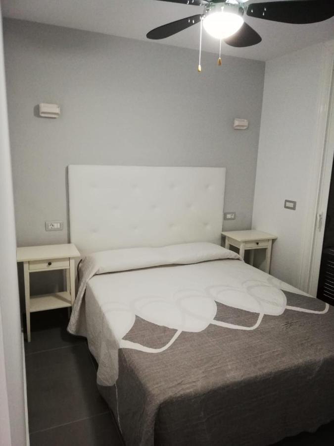 דירות פלאייה דה לאס אמריקס House Vittoria Parque Santiago מראה חיצוני תמונה